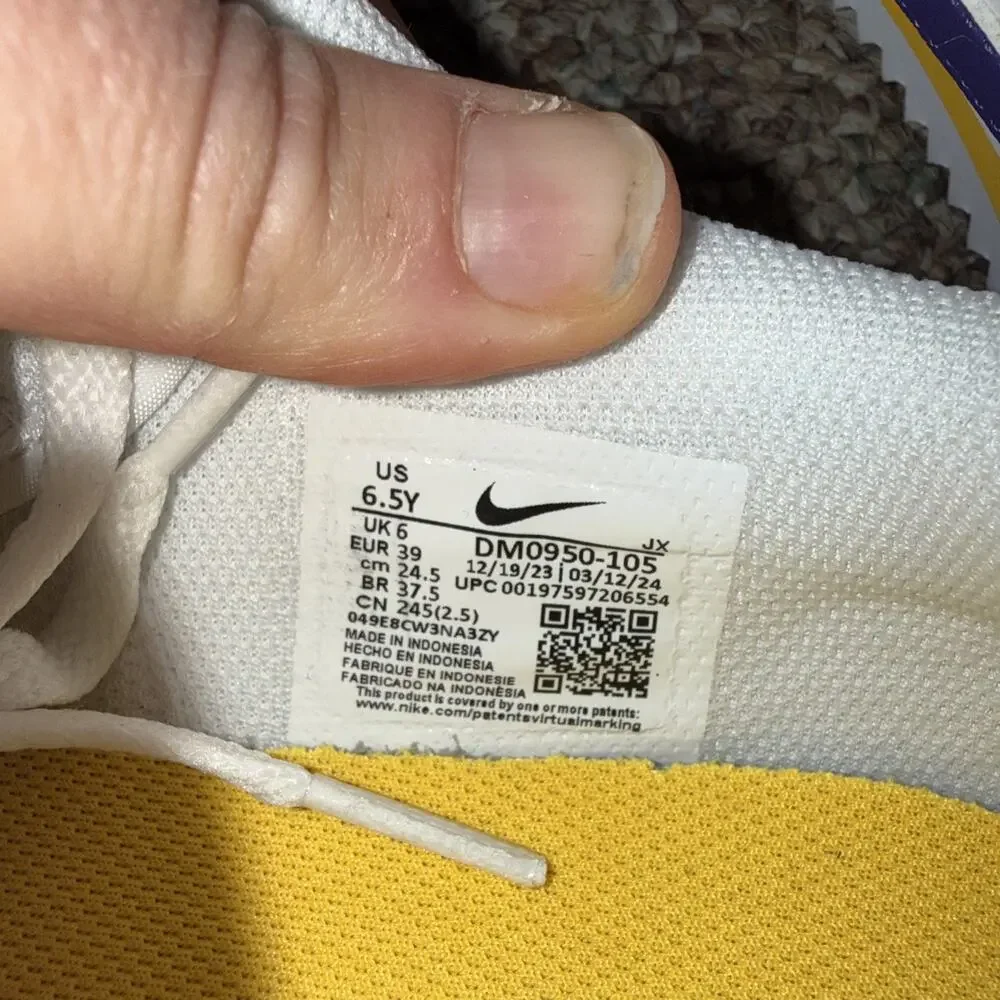 Size 6.5 Nike Cortez Laker 0950–105 BB